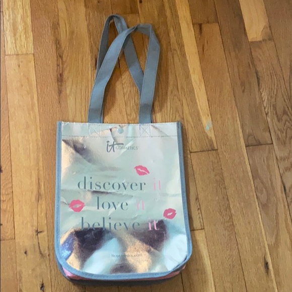 It Cosmetics Bags SET OF TWO - Picture 2 of 4